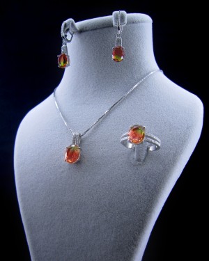 نیم ست نقره همراه با انگشتر نگین هفت رنگ N08